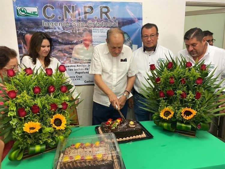 Club de Periodistas delegación Cosamaloapan reconocen al licenciado José Pablo Robles Martínez