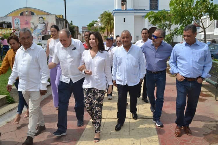 Club de Periodistas delegación Cosamaloapan reconocen al licenciado José Pablo Robles Martínez