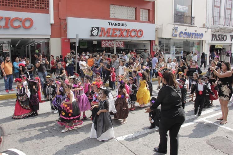 Realizan Carnaval de Catrinas en el centro de Veracruz (+Video)