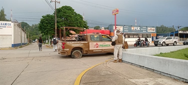 Patrulla de Pemex impacta a unidad de transporte en Coatzacoalcos