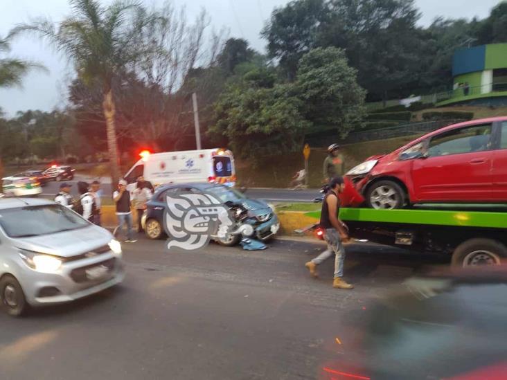 Automovilista causa accidente en Lázaro Cárdenas de Xalapa