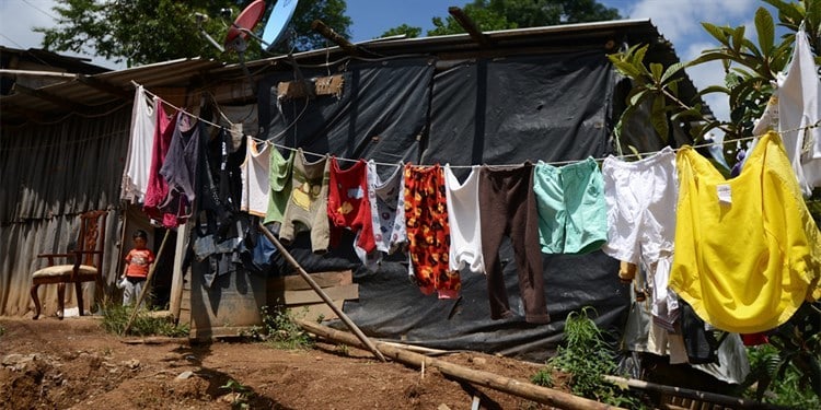 Jóvenes de zonas rurales del sur de Veracruz dejan estudios por irse de mojados