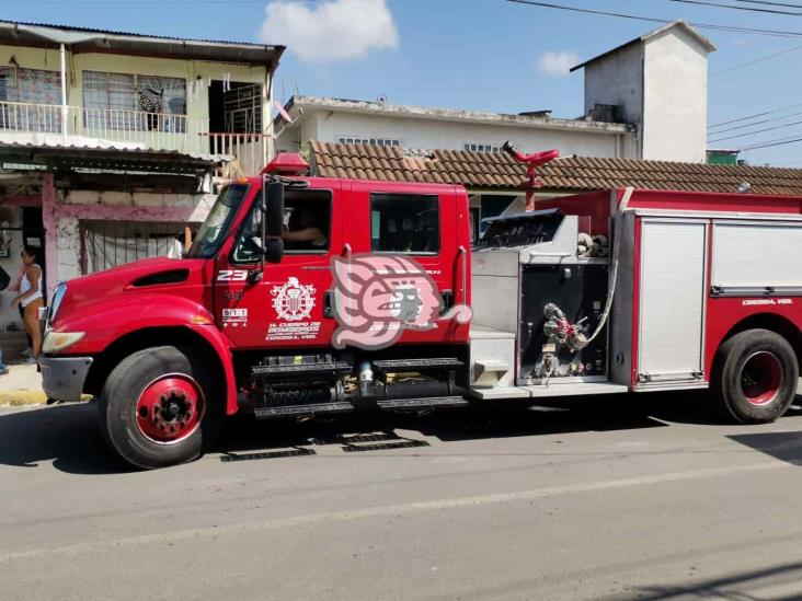 Veladora genera conato de incendio en vivienda de Córdoba