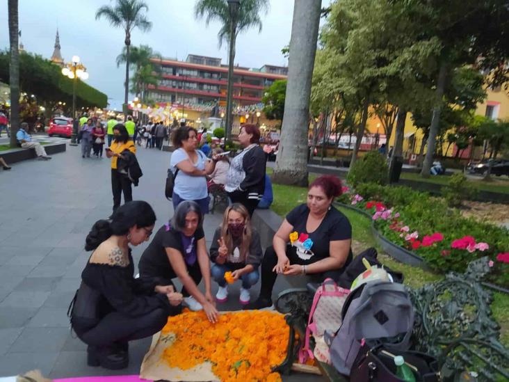 Con ofrenda, recuerda Colectivo Marea Verde a mujeres víctimas de violencia