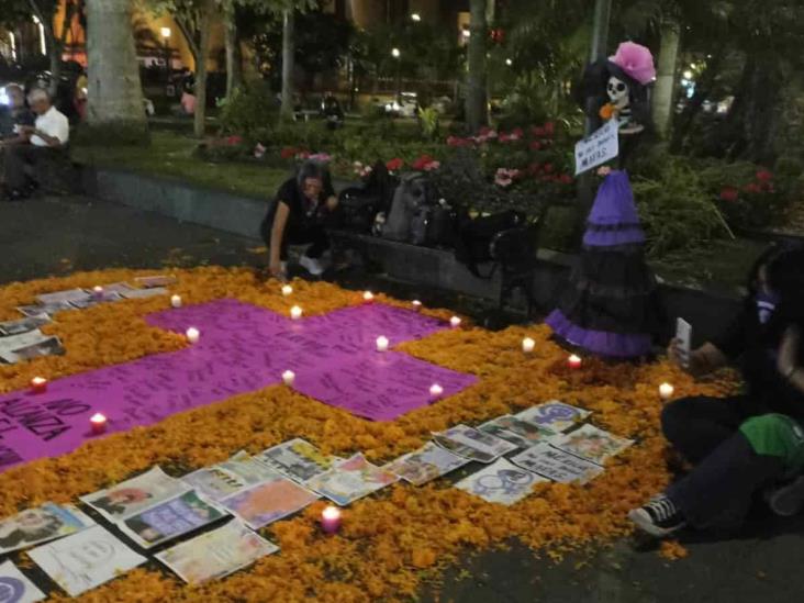 Con ofrenda, recuerda Colectivo Marea Verde a mujeres víctimas de violencia