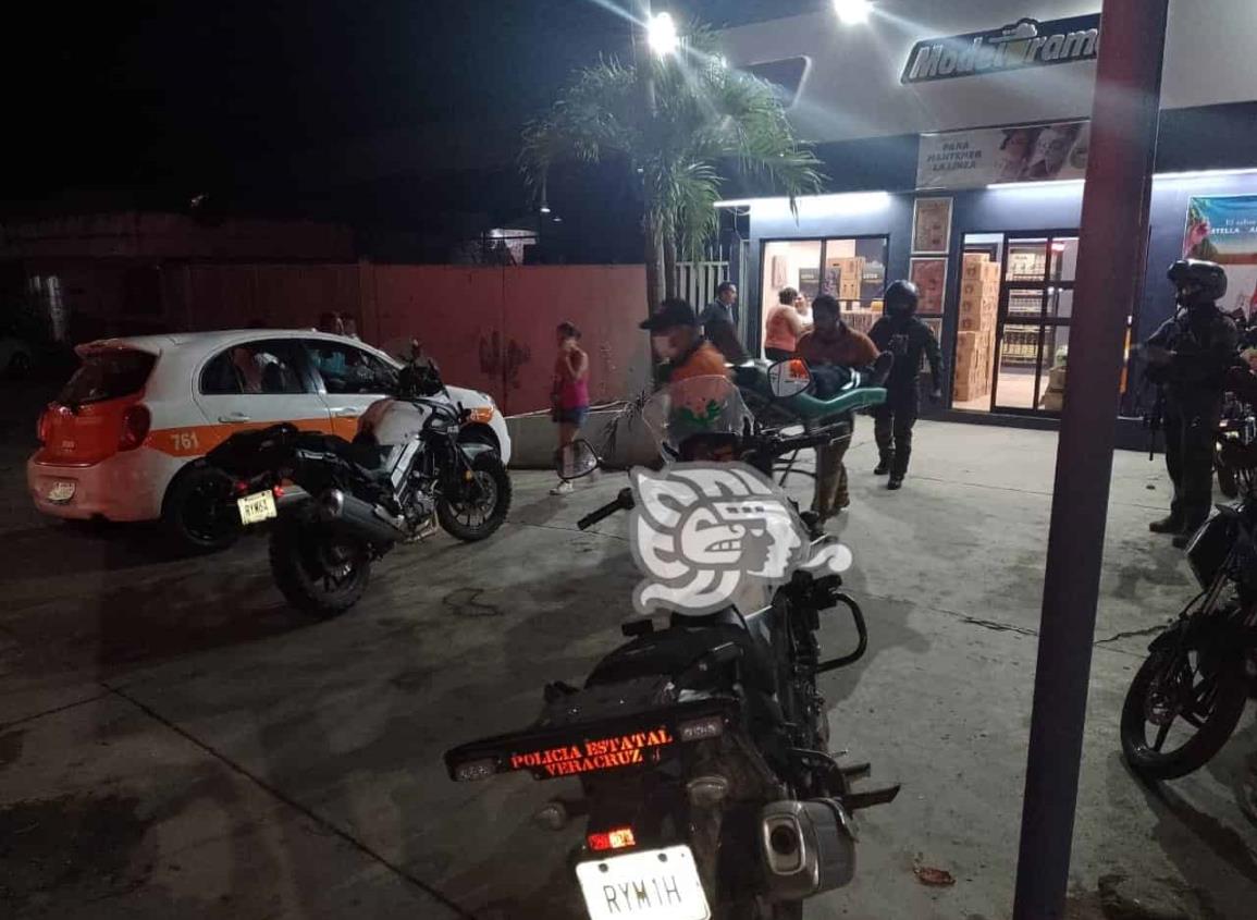 Empleado de cervecera lesionado al oponerse a detención, en Acayucan