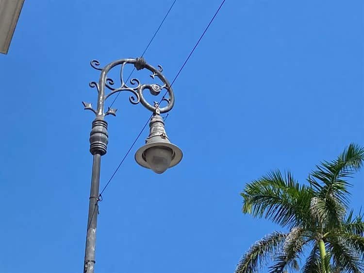 Todo Veracruz a oscuras por robo de cableado y luminarias fundidas