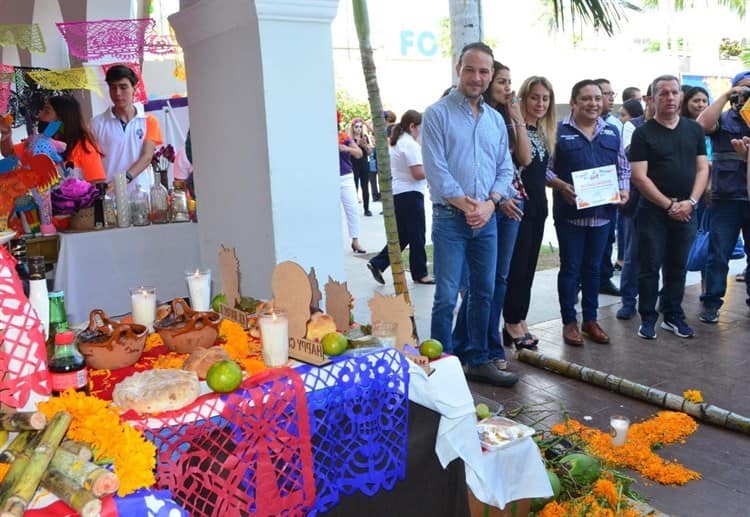 Inaugura alcalde de Boca del Río exposición de altares de Día de Muertos (+Video)