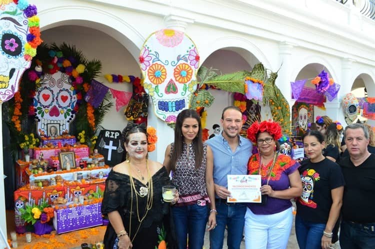 Inaugura alcalde de Boca del Río exposición de altares de Día de Muertos (+Video)