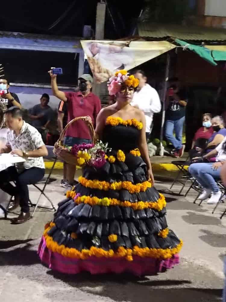 Comienza la velada entre vivos y muertos en Minatitlán