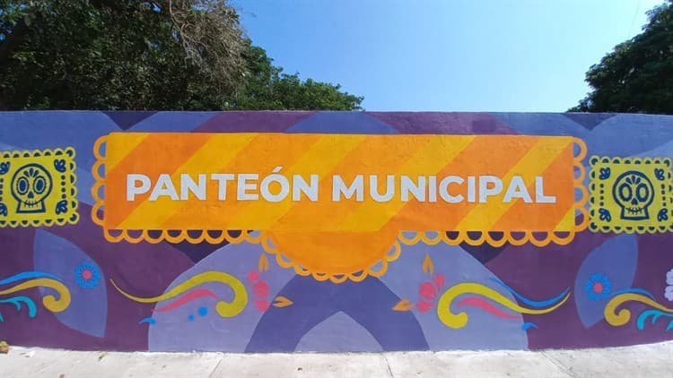 Embellecen el Panteón de Veracruz por Todos Santos