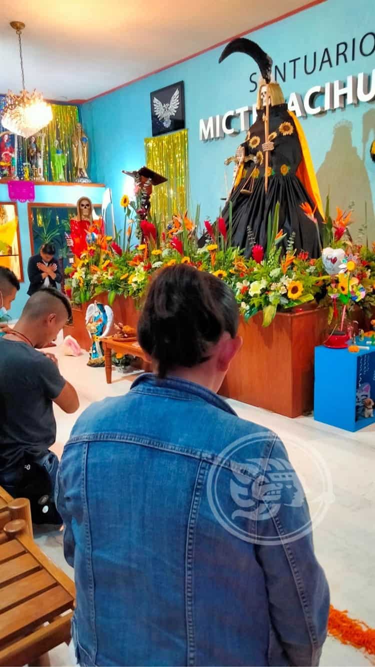 ‘La niña blanca’; una invitada más en la celebración del Día de Muertos (+Video)