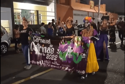 Realizan Carnaval de Catrinas en Boca del Río por celebración de Todos Santos