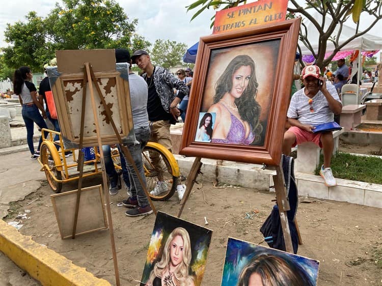 Comerciantes de Veracruz aprovechan afluencia en panteón Jardín para vender sus productos