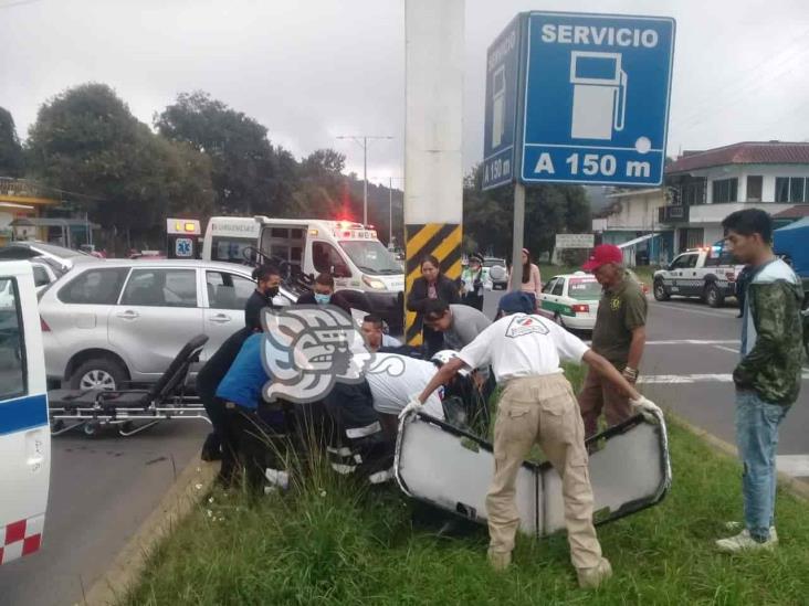 3 heridos y daños dejó choque de vehículos en bulevar Banderilla