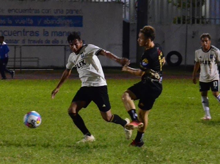 Publibus da voltereta en el torneo de Futbol Imagen