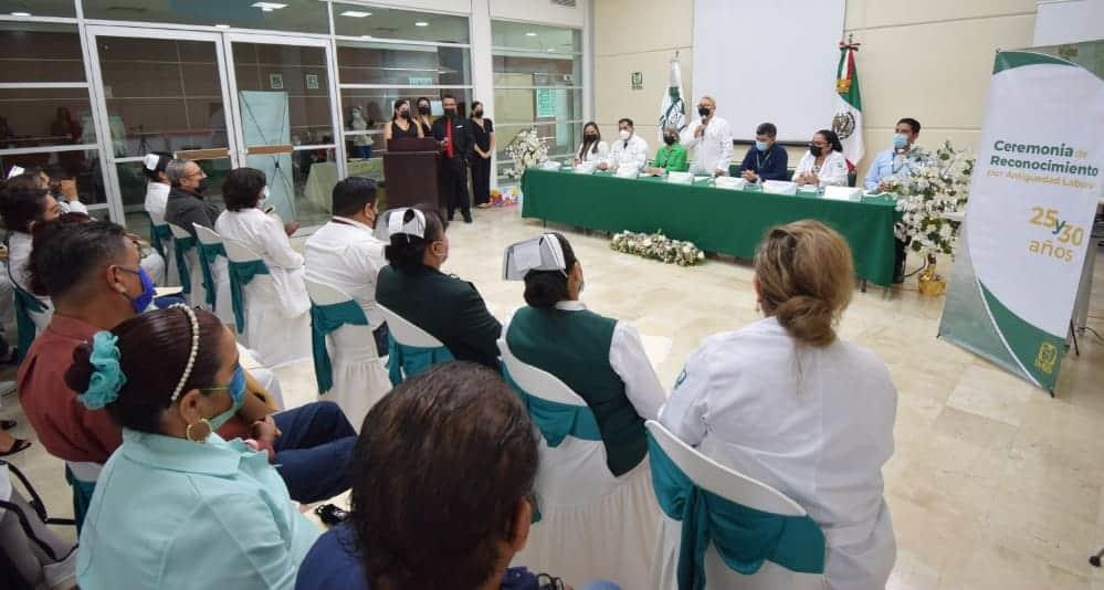 Realiza IMSS Veracruz Norte entrega de reconocimientos por antigüedad laboral en Poza Rica