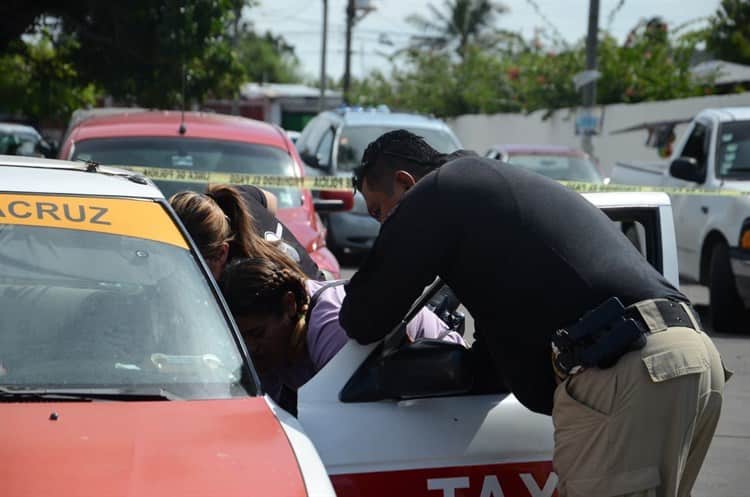 Taxista pierde la vida a bordo de su unidad en calles de Veracruz (+Video)