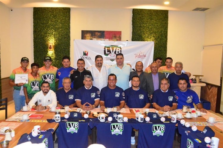 Presentan Liga Veracruzana de Beisbol con todo y homenaje