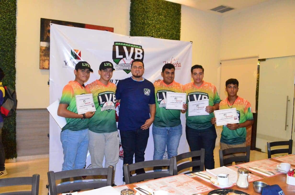 Presentan Liga Veracruzana de Beisbol con todo y homenaje