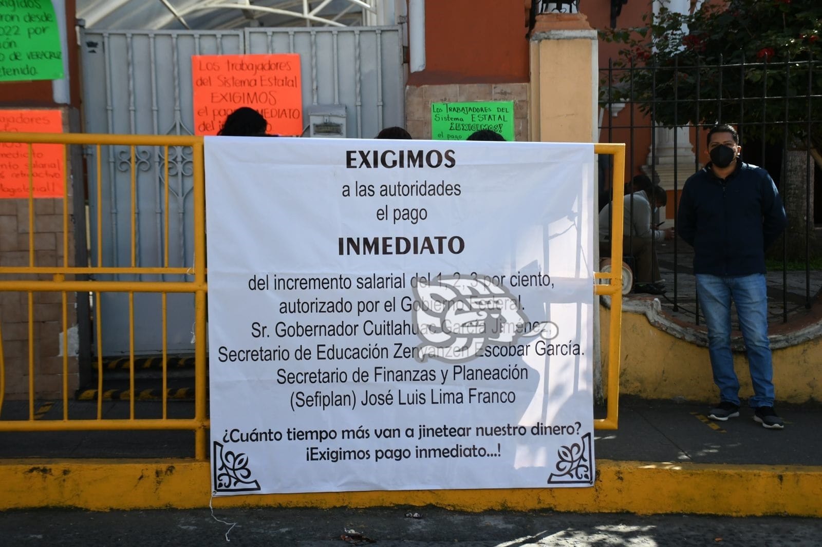 Trabajadores de la Educación reclaman incremento salarial del uno, dos y tres por ciento en Veracruz