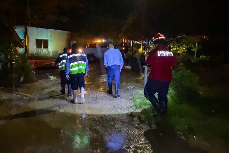 Autoridades atienden a familias afectadas por la depresión tropical Lisa