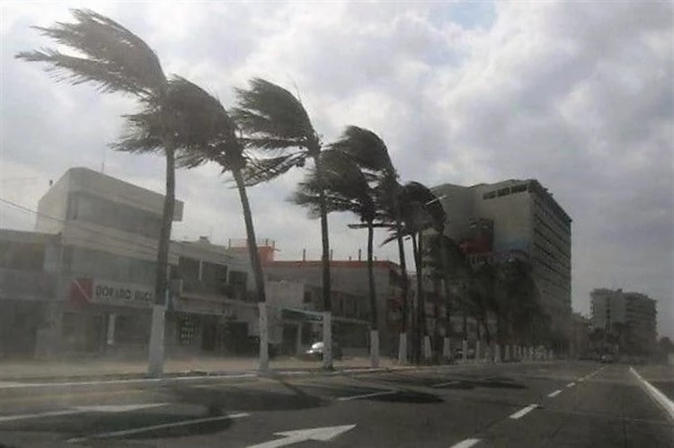 Veracruz, en alerta azul tras paso de Lisa; habrá lluvias el fin de semana