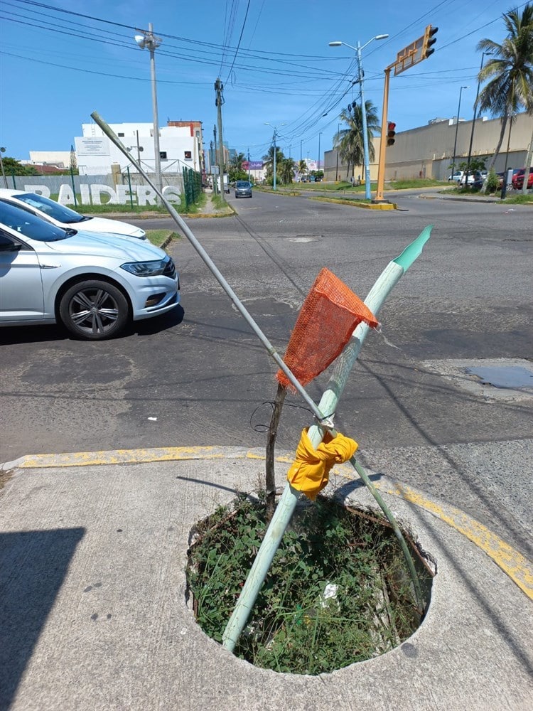 Habitantes urgen a CFE reparar registros incompletos sobre calles de Boca del Río