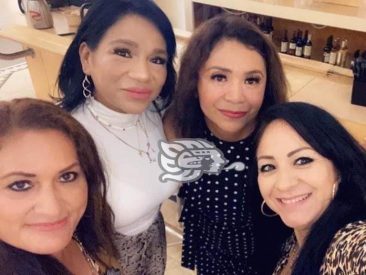 Celebran entre amigas a Lupita Benítez