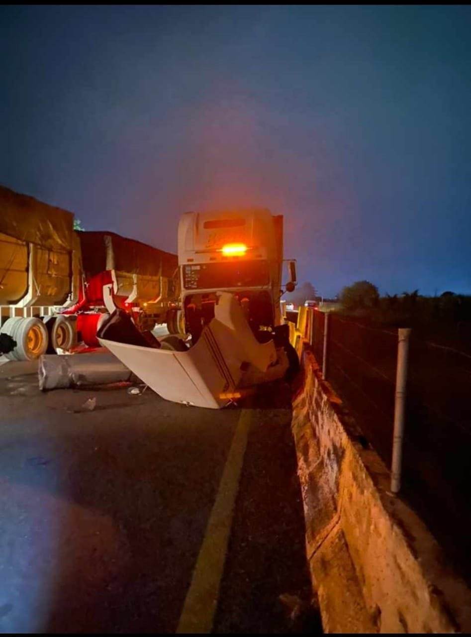 Se registra accidente de tráiler en la carretera Veracruz – Xalapa