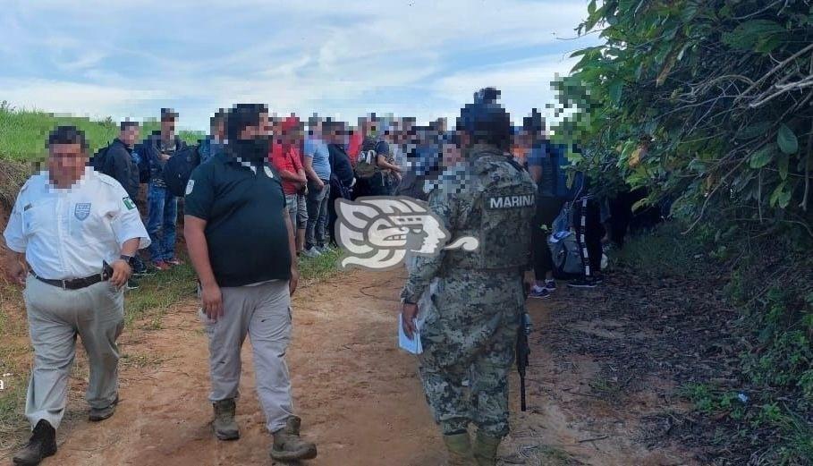 Caen tres polleros tras aseguramiento de 109 migrantes en Coatzacoalcos