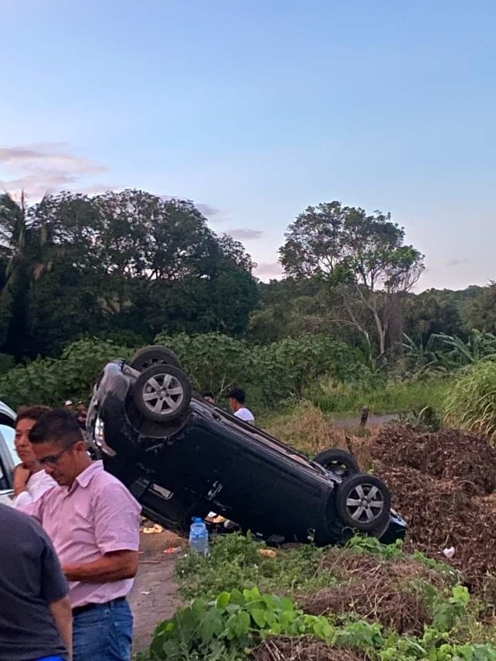 Vuelca automóvil con familia en Paso de Ovejas, perdieron el control