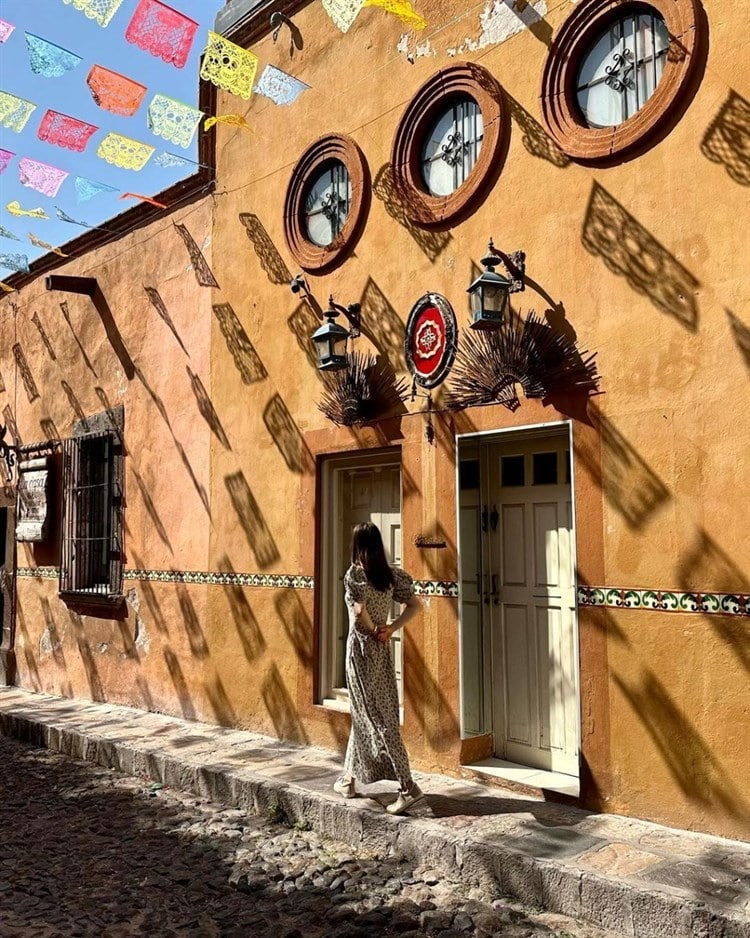 Captan a Lily Collins en San Miguel de Allende (+Foto)