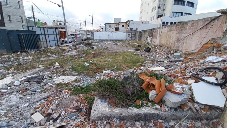 Temen por su seguridad por lote baldío abandonado en Boca del Río