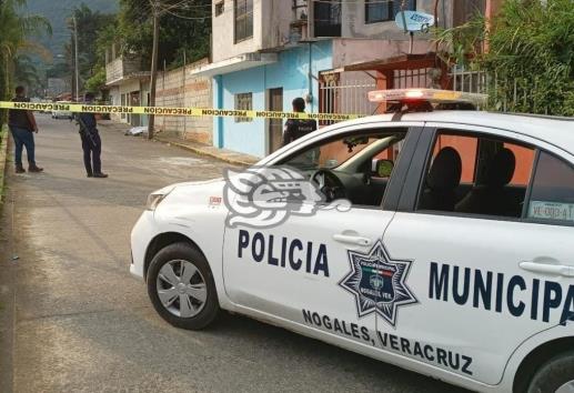 Muere hombre en la vía pública, en Nogales; habría sido víctima del alcohol