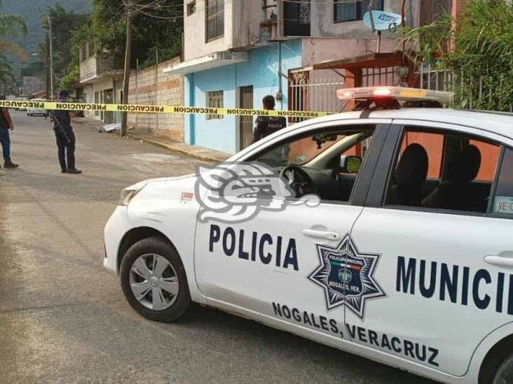 Muere hombre en la vía pública, en Nogales; habría sido víctima del alcohol