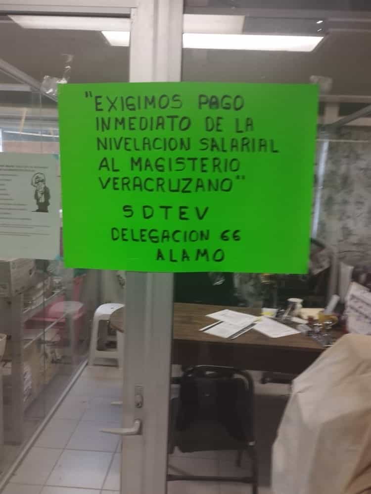 SDTEV toma instalaciones de la MAG y de la SEV en Coatzacoalcos(+Video)