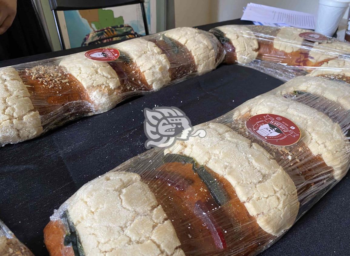 Buscan romper récord de la rosca de reyes más grande del país en Xalapa