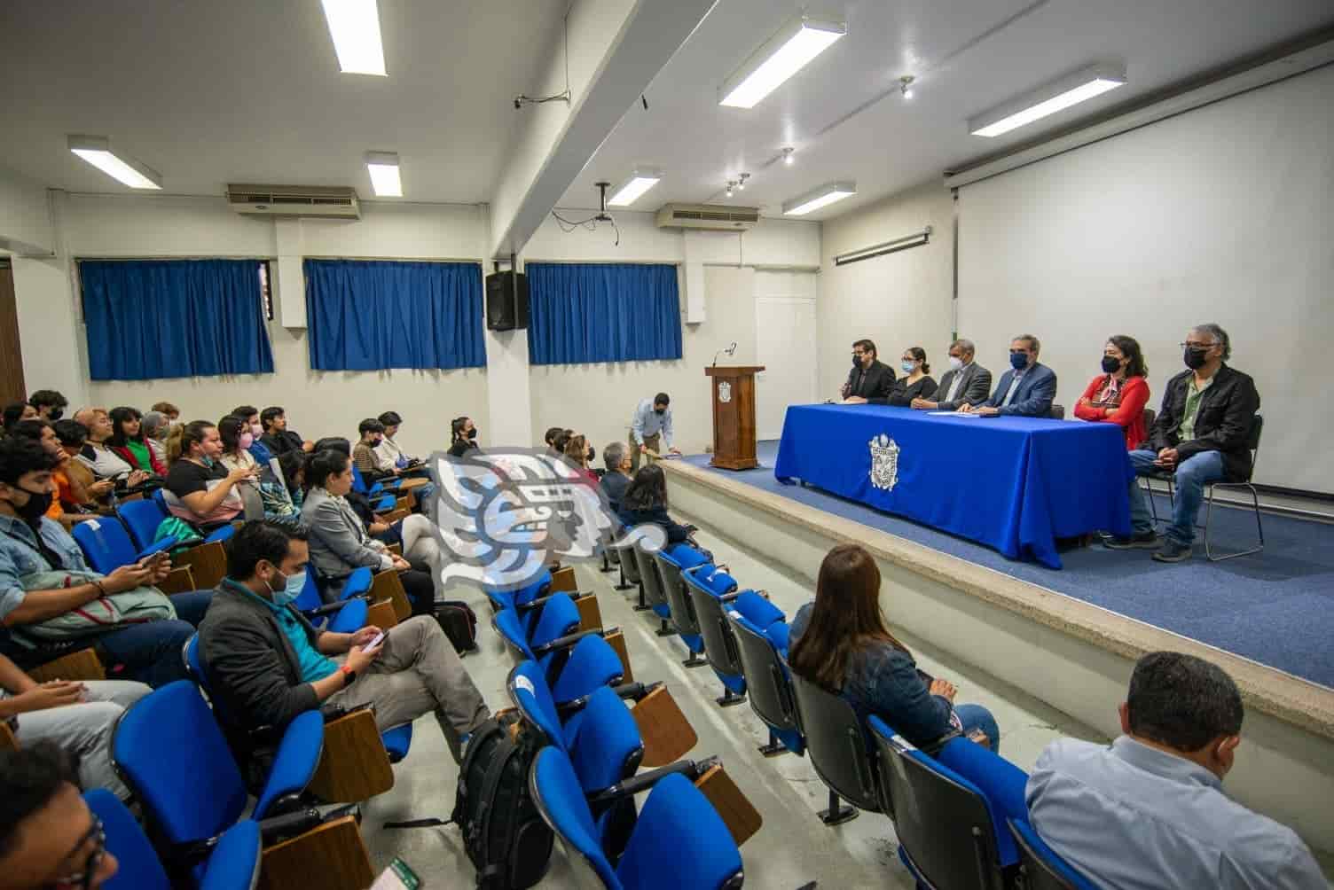 Nombra UV nueva directora de Psicología en Xalapa; llama rector a que no quepan intereses externos