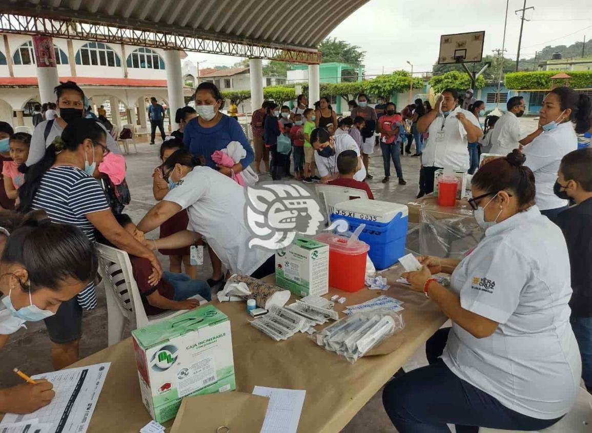 Aplican segunda dosis antocovid a niños de Villa Cuichapa(+Video)