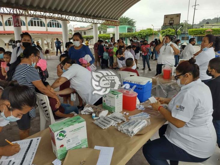 Aplican segunda dosis antocovid a niños de Villa Cuichapa(+Video)