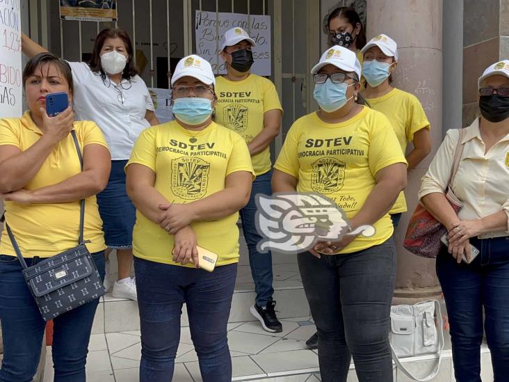 ¡También en Poza Rica! Maestros toman delegación de la SEV