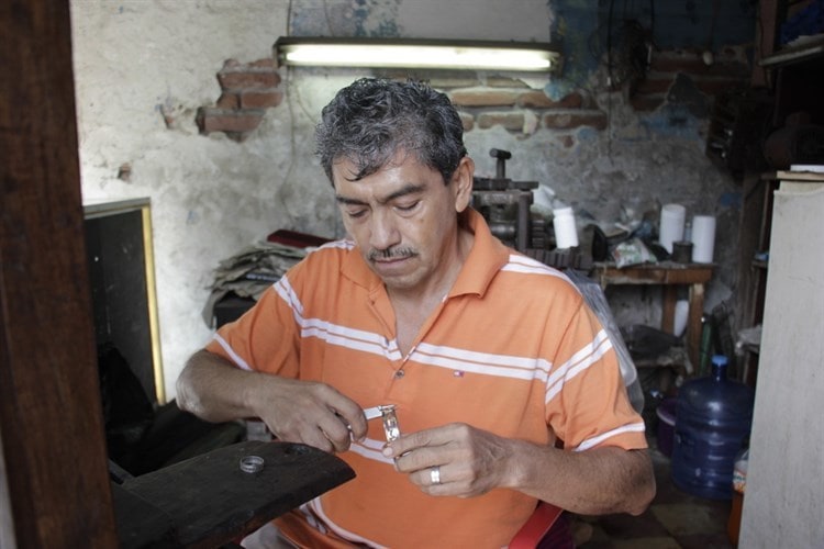 José Alberto, un joyero que lucha por sobrevivir; he tenido que bajar mis costos