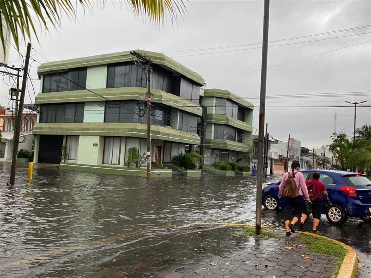 Lluvia deja encharcamientos severos en la zona conurbada Veracruz – Boca del Río