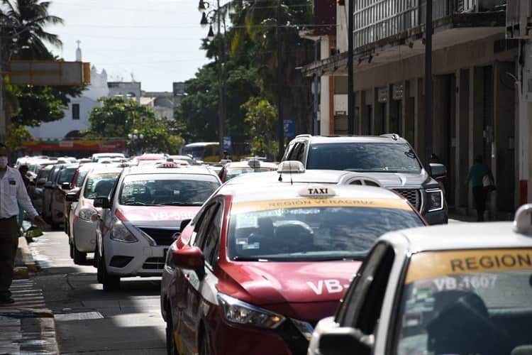 Taxistas se manifiestan contra baches en Veracruz (+Video)