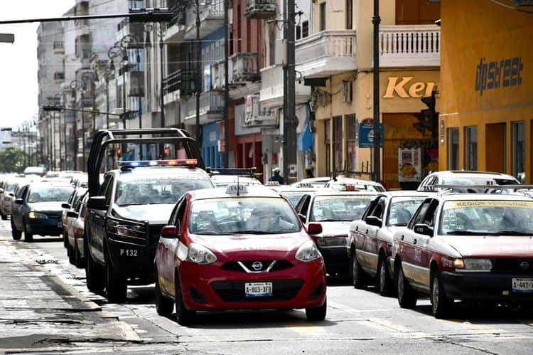 Taxistas se manifiestan contra baches en Veracruz (+Video)