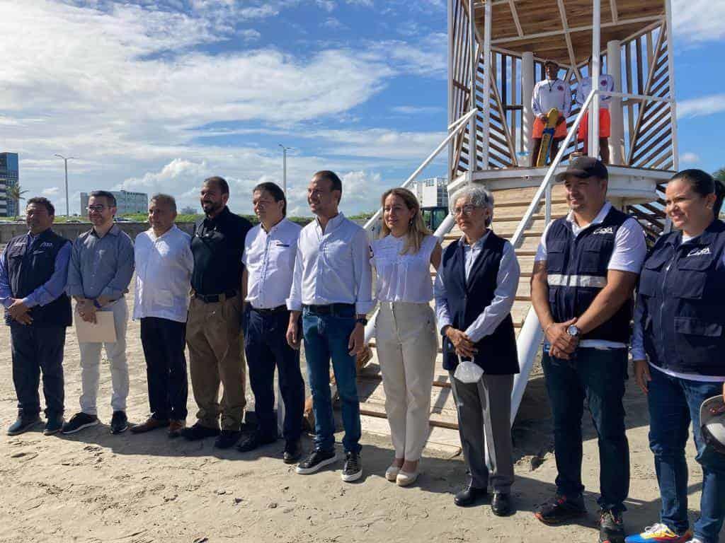 Avanza rehabilitación de torres salvavidas en playas de Boca del Río