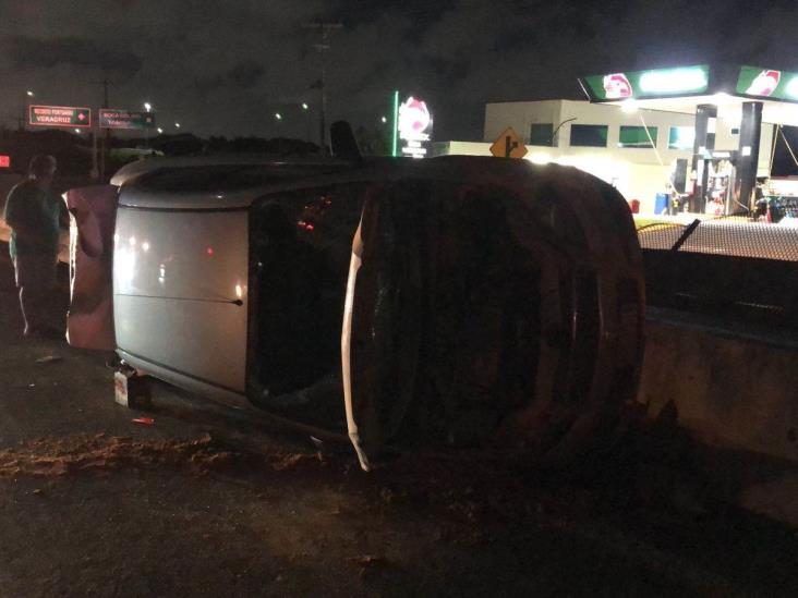 Tráiler provoca carambola en la Veracruz-Cardel; un automóvil volcó (+Video)