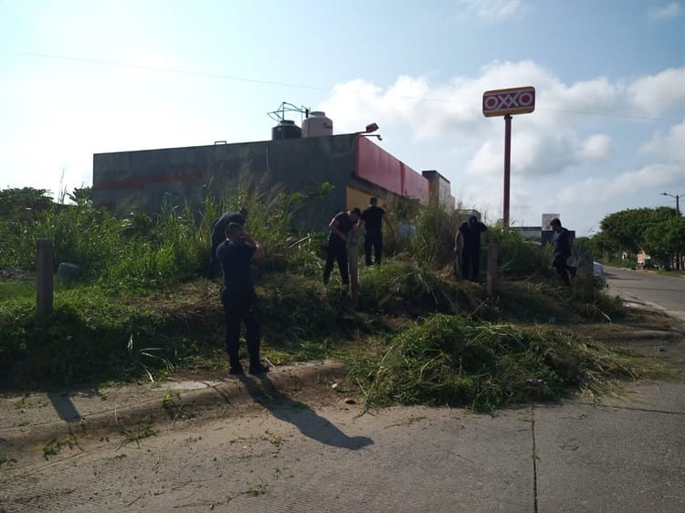 Policía Municipal y vecinos realizan limpieza en la Colonia Las Dunas