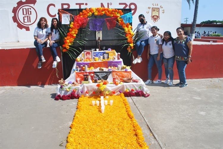 Estudiantes del CBTIS 79 rinden homenaje a nuestros Fieles Difuntos